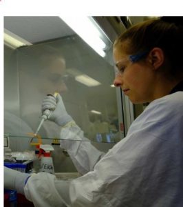 Carolien Emma van de Sandt in her research lab