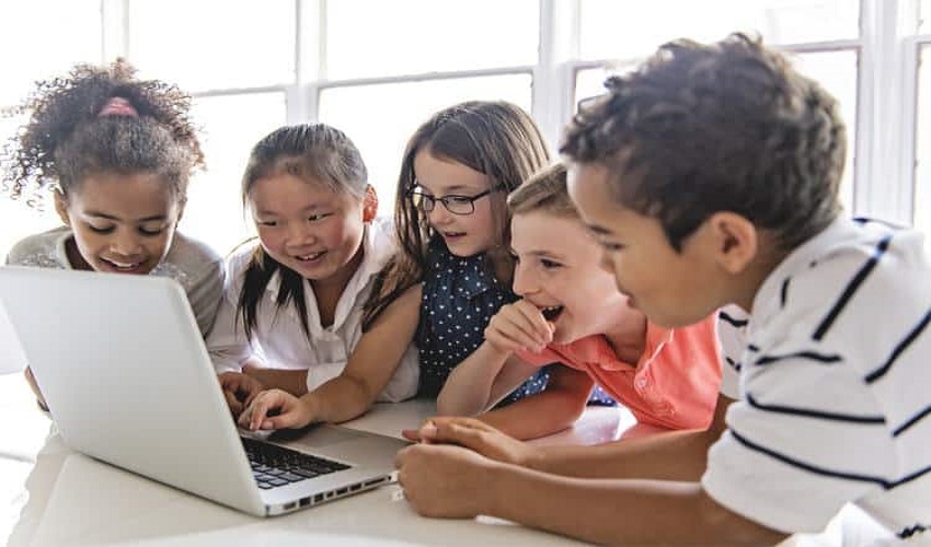 12 websites to keep kids busy, informed & entertained