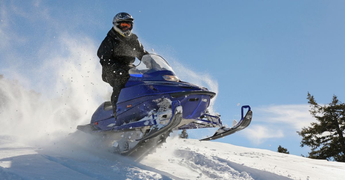 3 Reasons Why You Should Try Snowmobiling This Winter